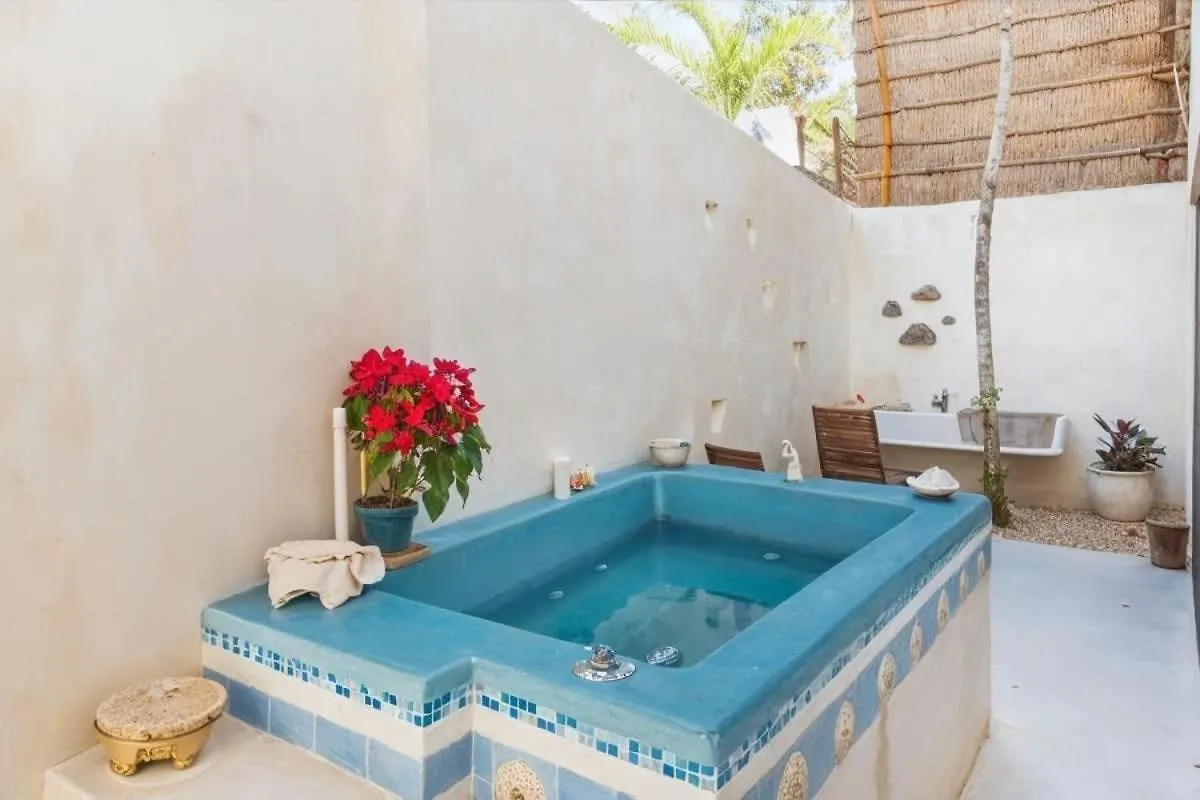 Private Yard & Cool Tub Wifi 1 Bed 3 Guest Apartment Tulum